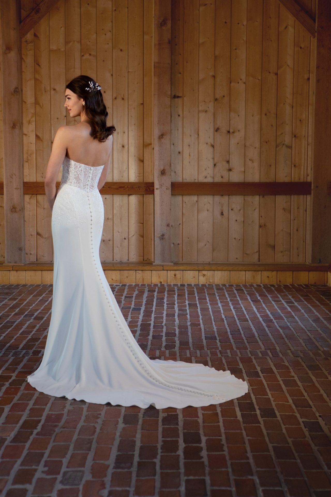 Glamorous Strapless Column Wedding Dress with Sweetheart Neckline