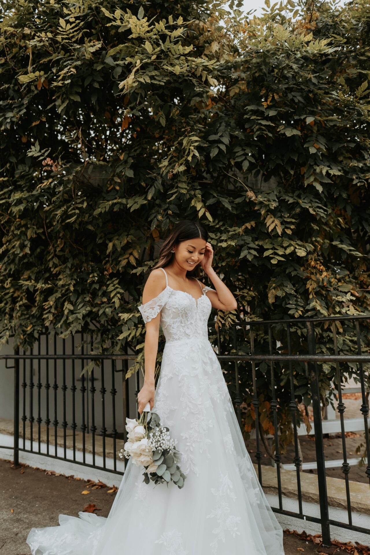 Elegant Lace A-Line Wedding Dress with Off-the-Shoulder Sleeves