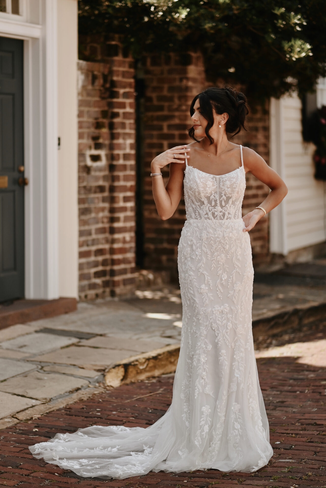 Timeless Lace and Tulle Fit-and-Flare Wedding Dress with Scoop Neckline