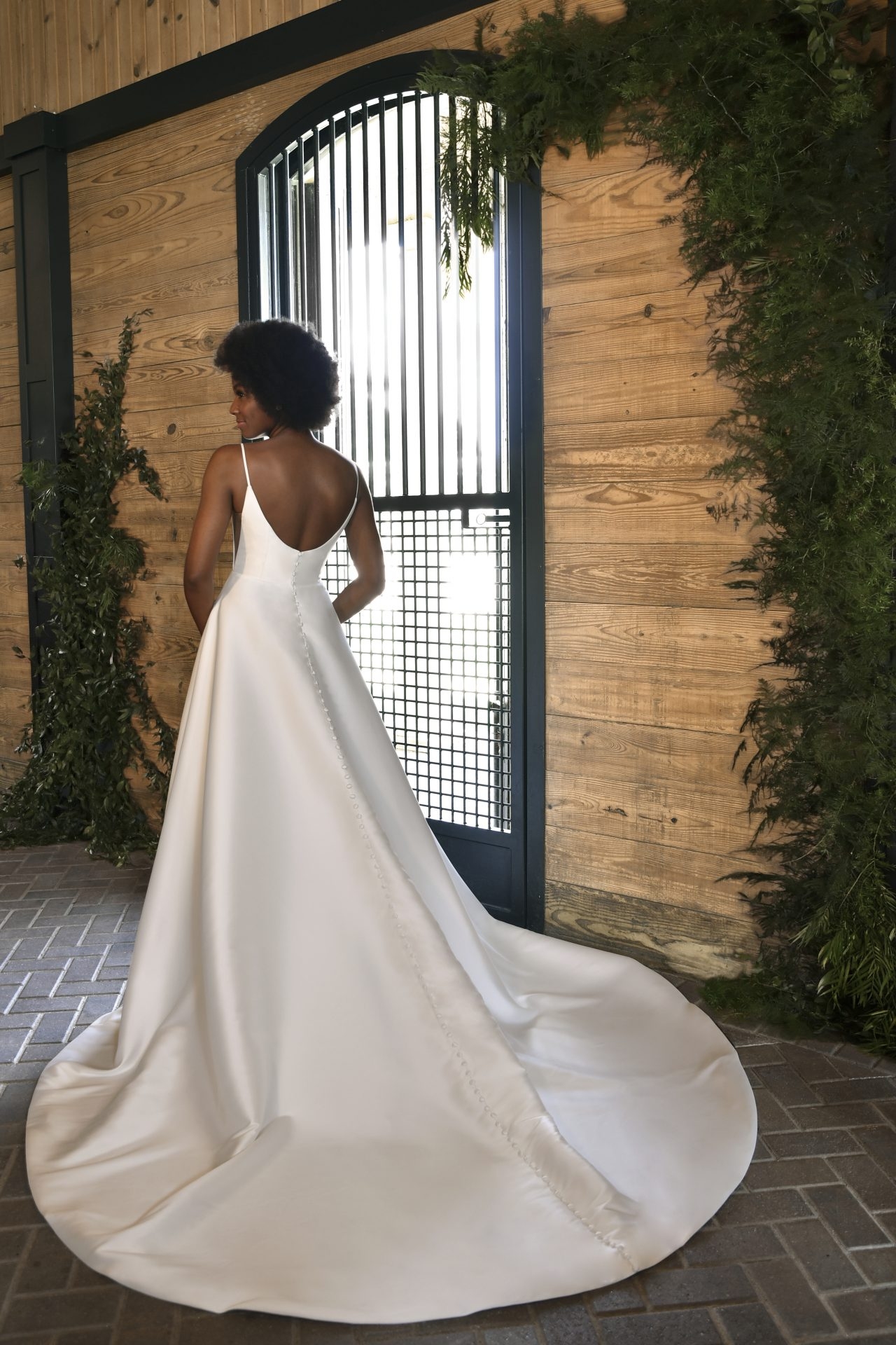 Classic A-Line Wedding Dress with Scoop Neckline and Pockets