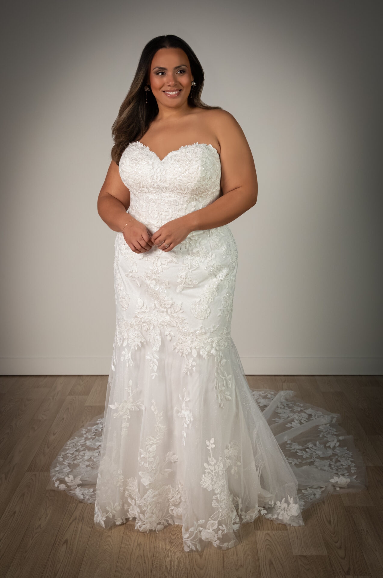 SY8332 Curvy by Stella York