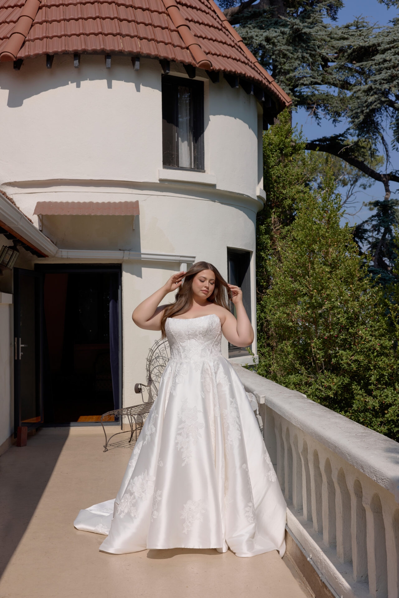Strapless Sweetheart A-Line Wedding Dress with Floral Lace Appliqués