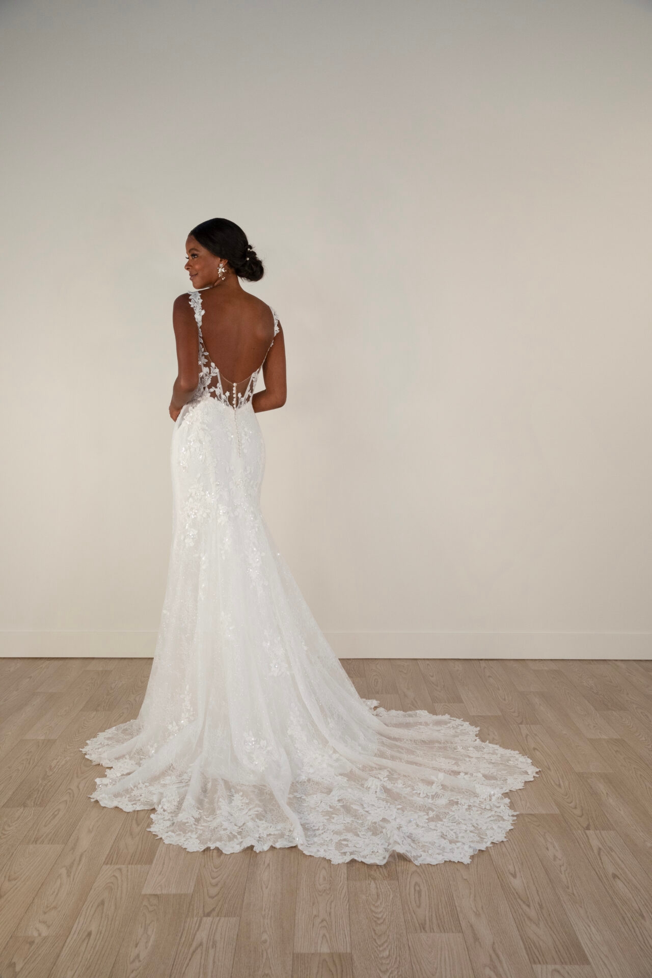 Scoop Neck Tulle Fit-and-Flare Wedding Dress with Spaghetti Straps