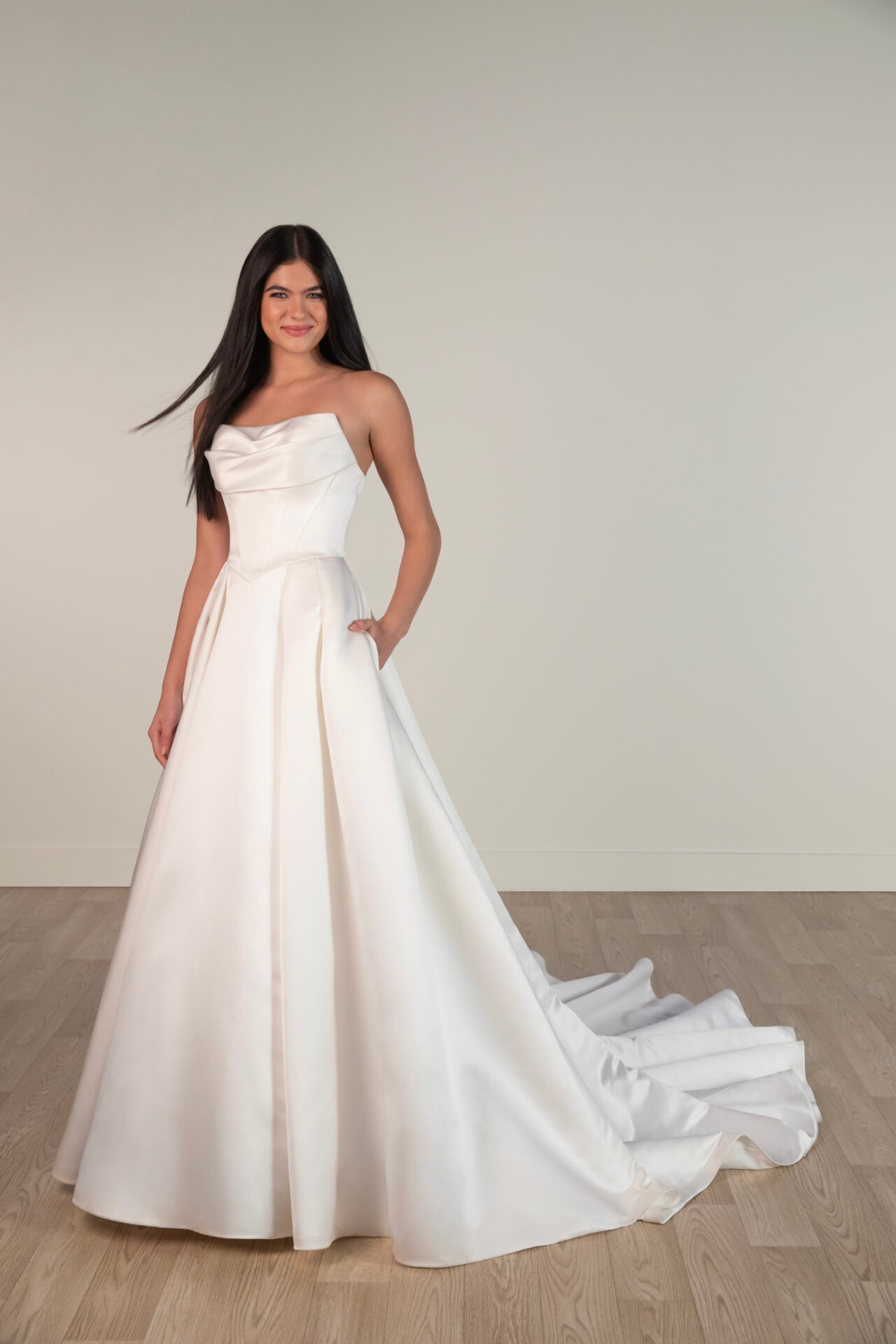 SY8084 by Stella York
