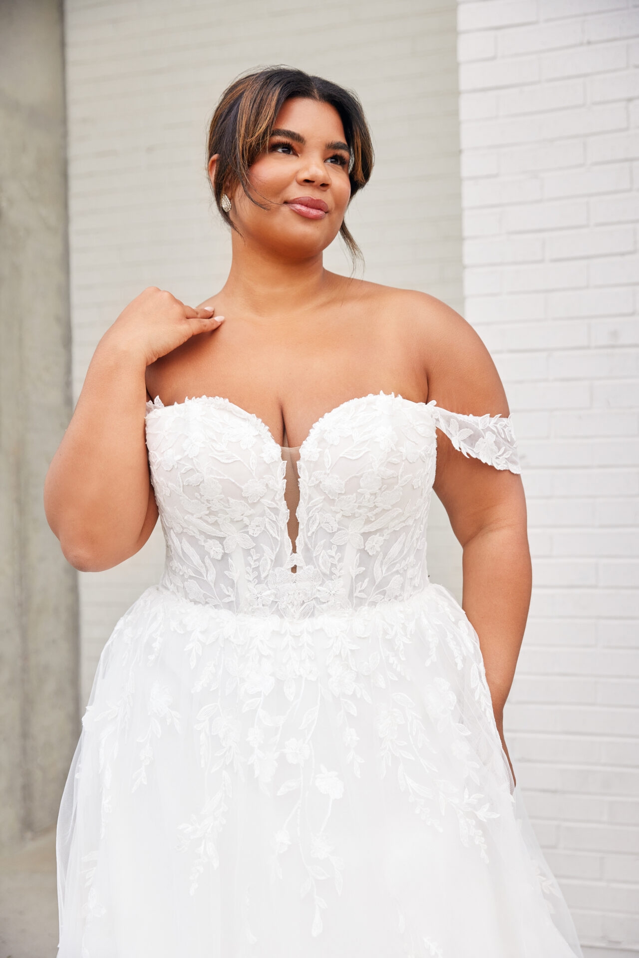 Romantic Lace and Tulle Off-the-Shoulder A-Line Wedding Gown
