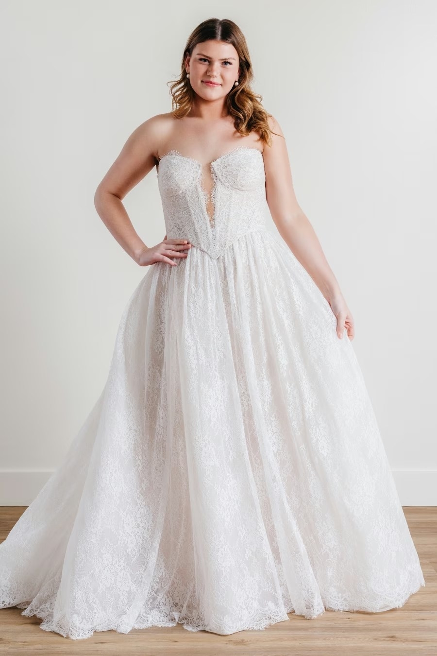 Charlotte Curvy by Locket
