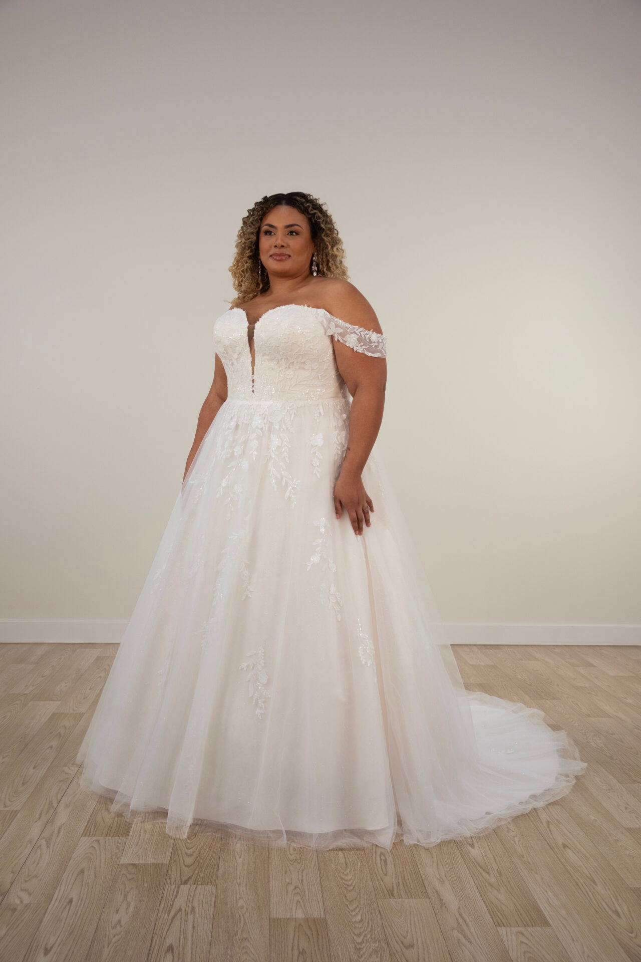 7849 Curvy by Stella York
