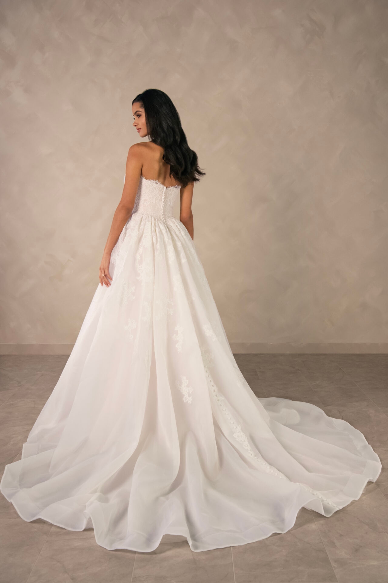 Romantic Lace and Organza Ballgown with Scalloped Sweetheart Neckline