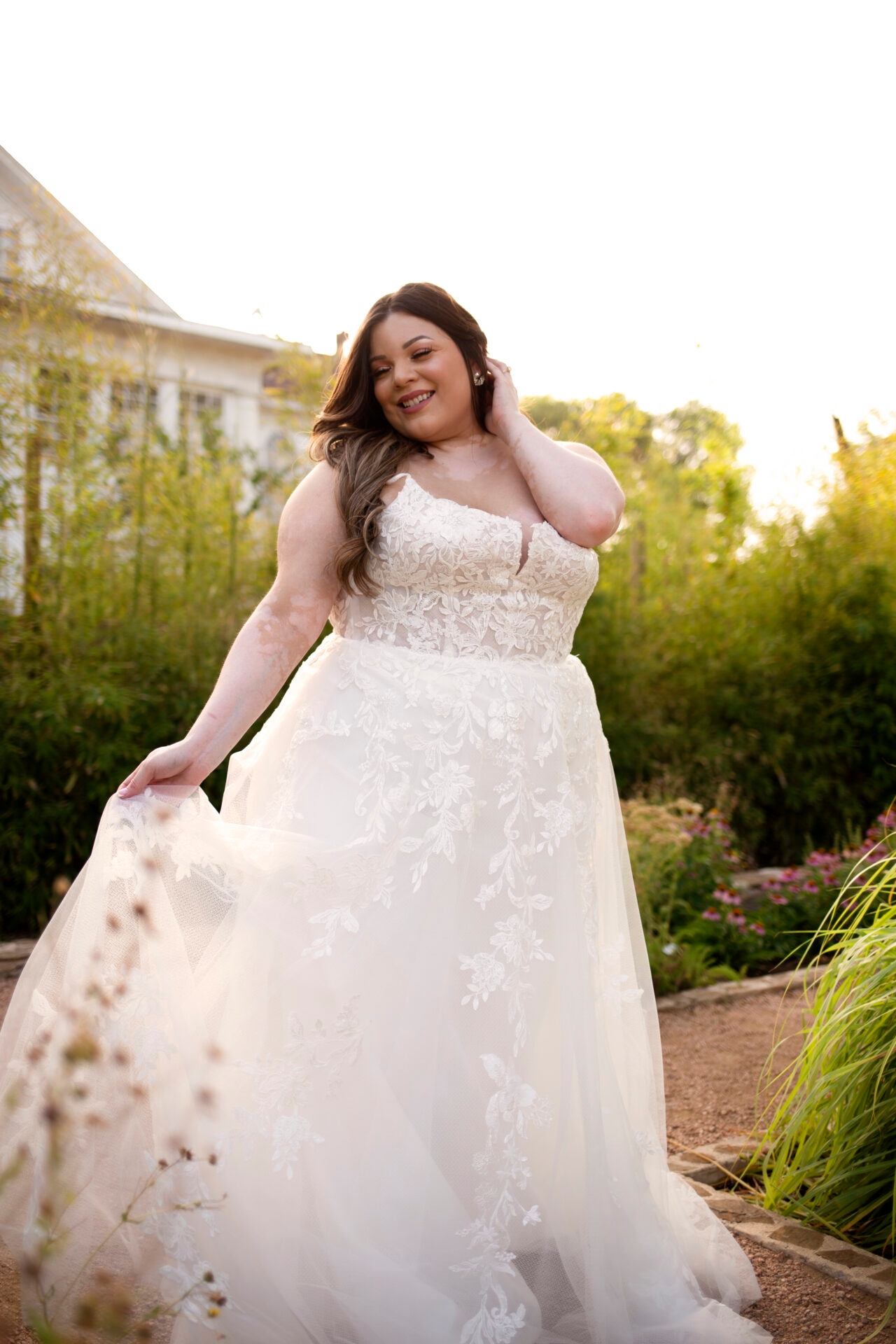 Elegant Lace A-Line Wedding Dress with Off-the-Shoulder Sleeves