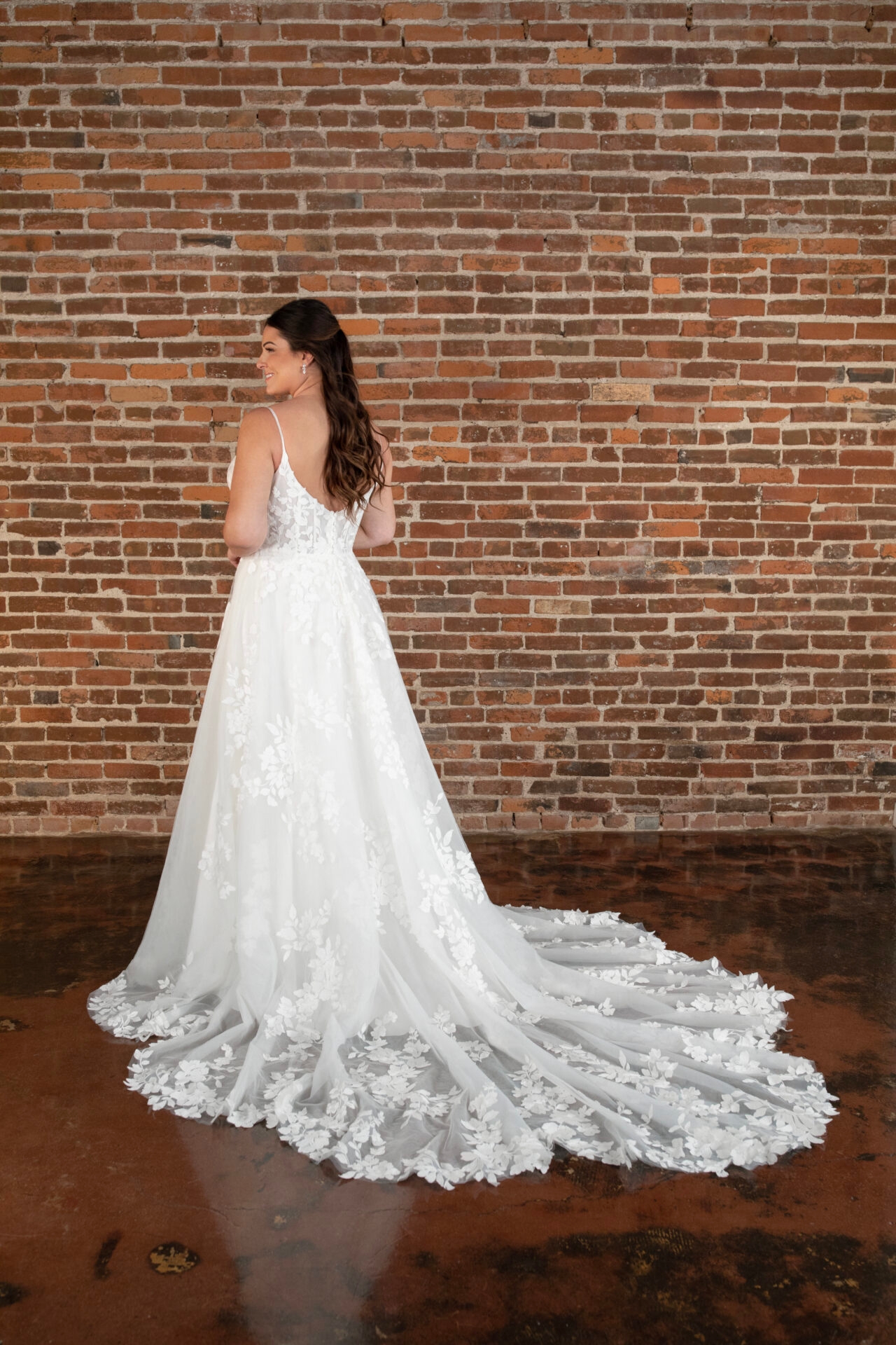 Timeless Spaghetti Strap A-Line Wedding Dress in Floral Lace and Tulle