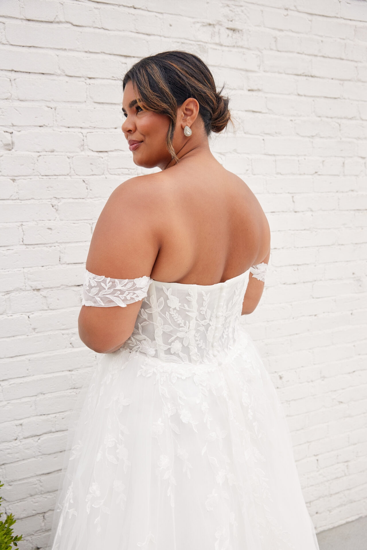 Romantic Lace and Tulle Off-the-Shoulder A-Line Wedding Gown