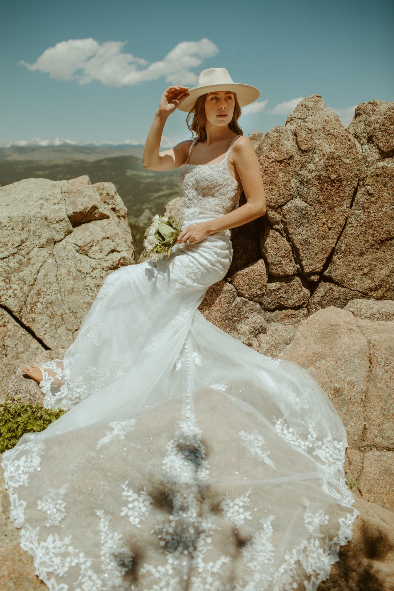 Vintage-Inspired Fit-and-Flare Wedding Dress with Square Neckline