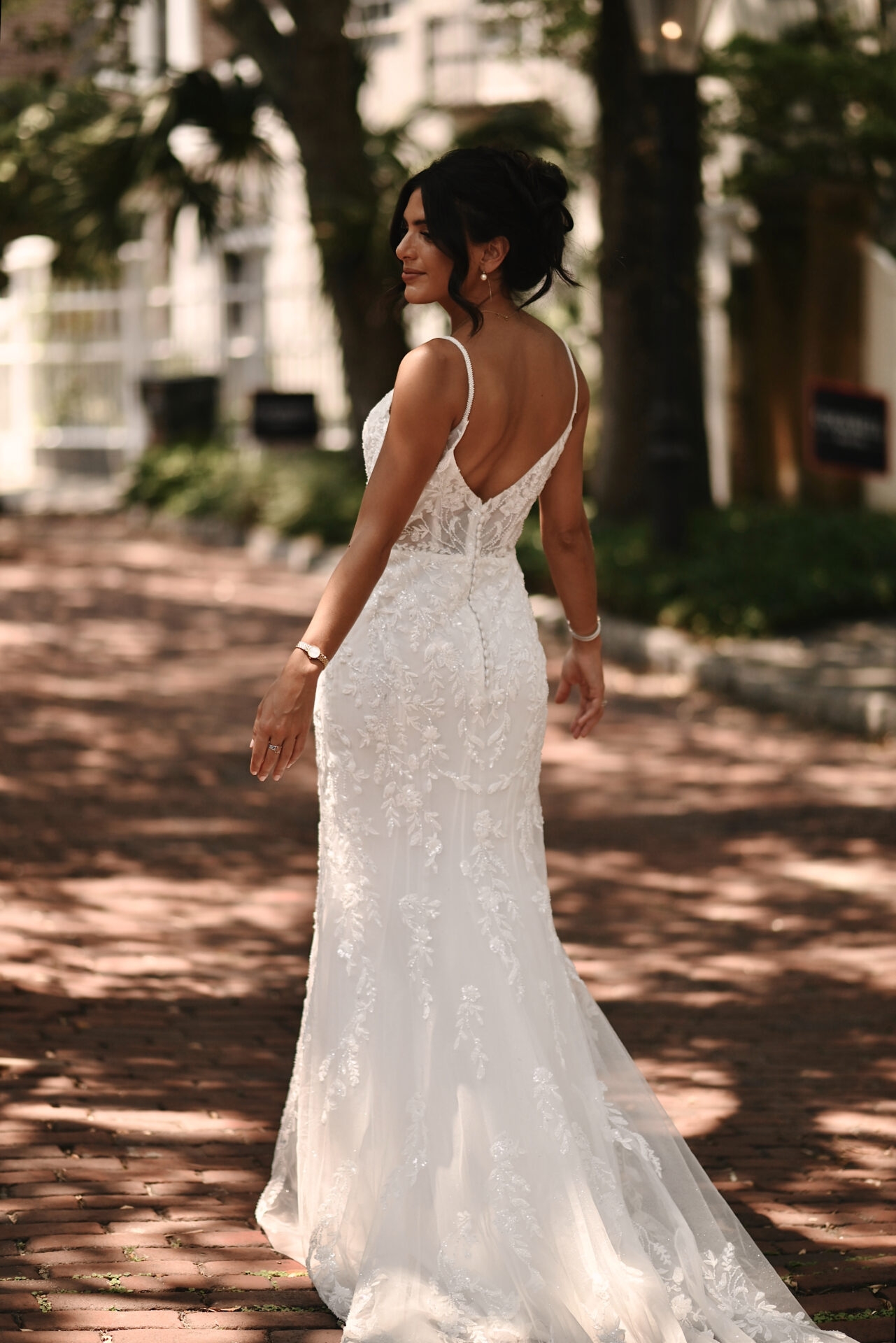 Timeless Lace and Tulle Fit-and-Flare Wedding Dress with Scoop Neckline