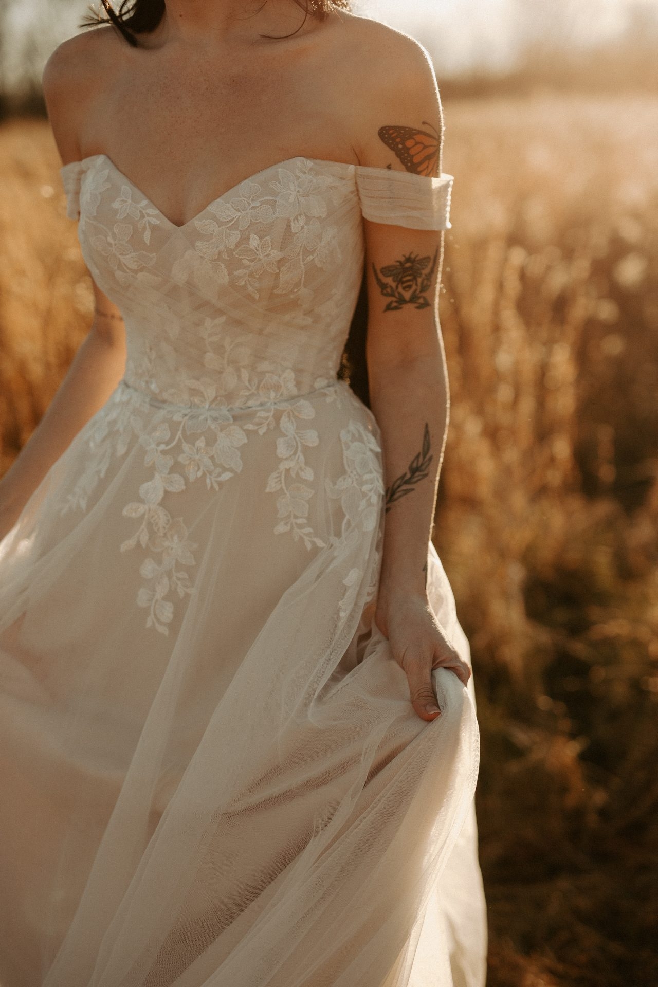 Ethereal A-Line Wedding Dress with Off-the-Shoulder Sleeves
