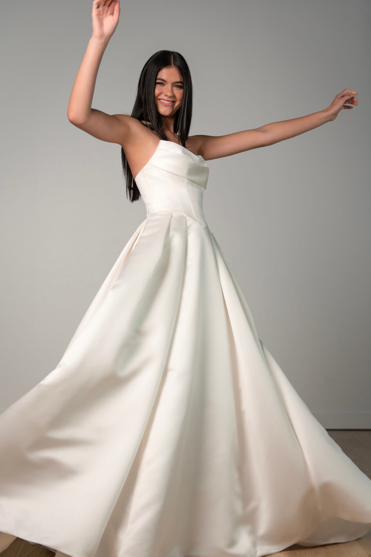 Elegant Strapless Satin Ballgown Wedding Dress