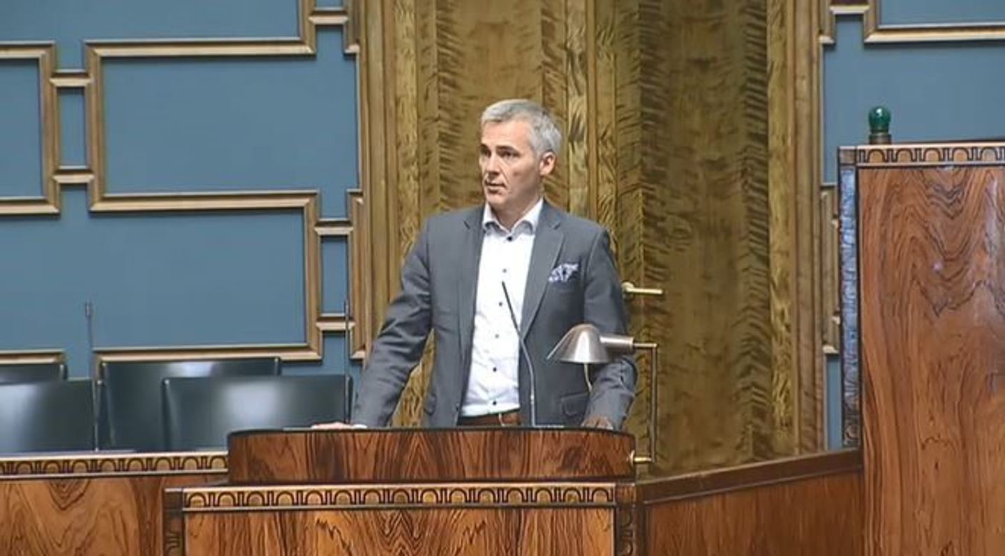 Anders Adlercreutz talar för elbilar och träbyggandet: Mer ambitiös klimatpolitik behövs