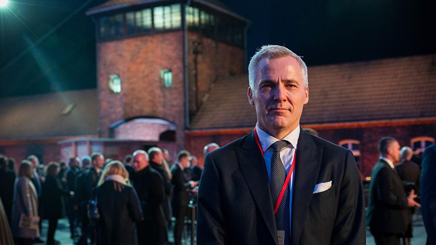 Minister Adlercreutz närvarade vid minneshögtid för att hedra befrielsen av Auschwitz