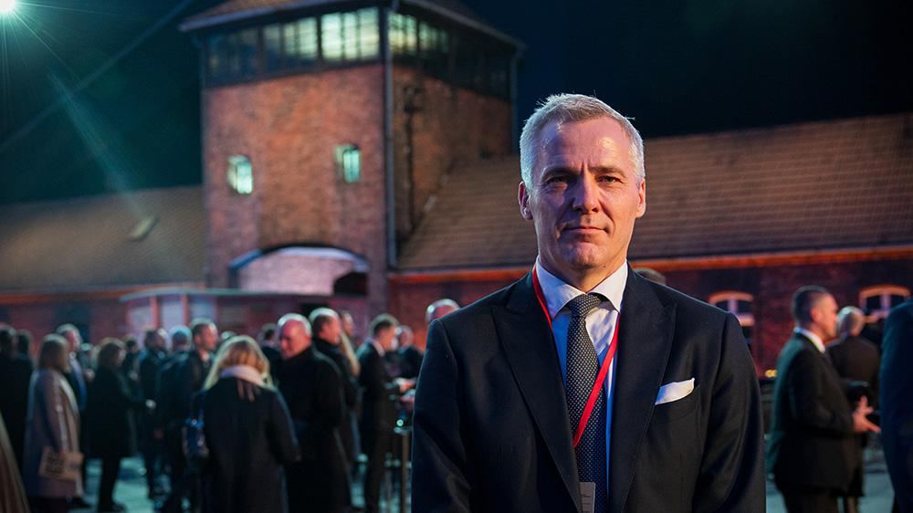 Minister Adlercreutz närvarade vid minneshögtid för att hedra befrielsen av Auschwitz