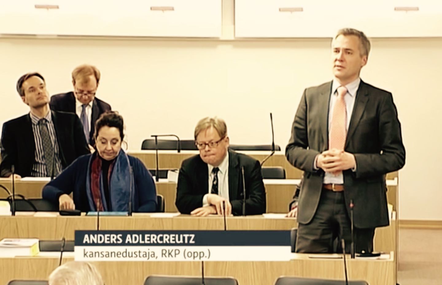 Puheenvuoro työllisyysvälikysymyskeskustelussa 9.12.2015