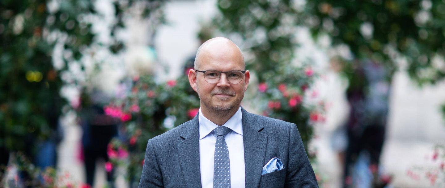 Andreas Elfving blir minister Adlercreutz specialmedarbetare