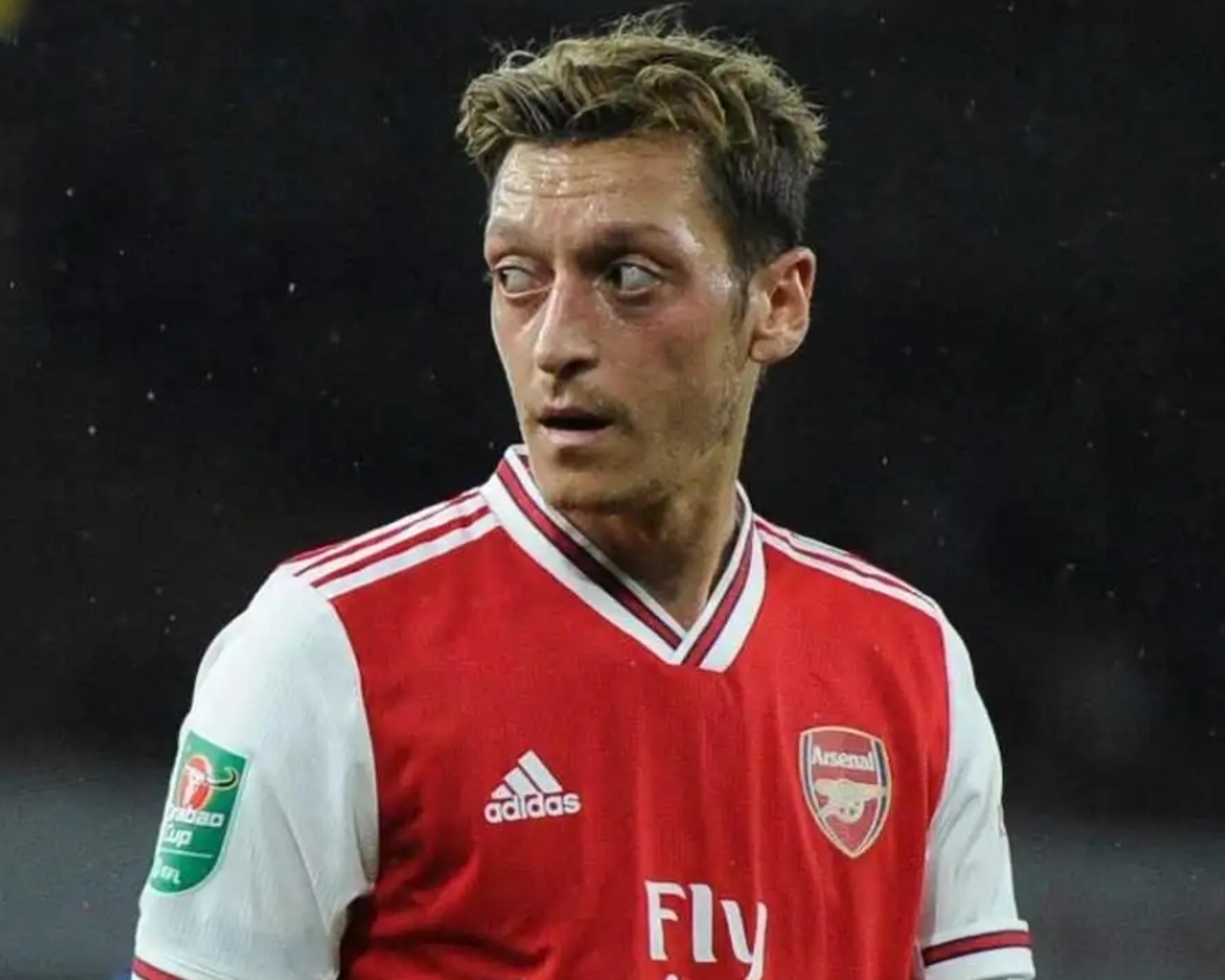 Arsenal ready to ditch assists tactician Mesut Ozil after Unai Emery snubs him