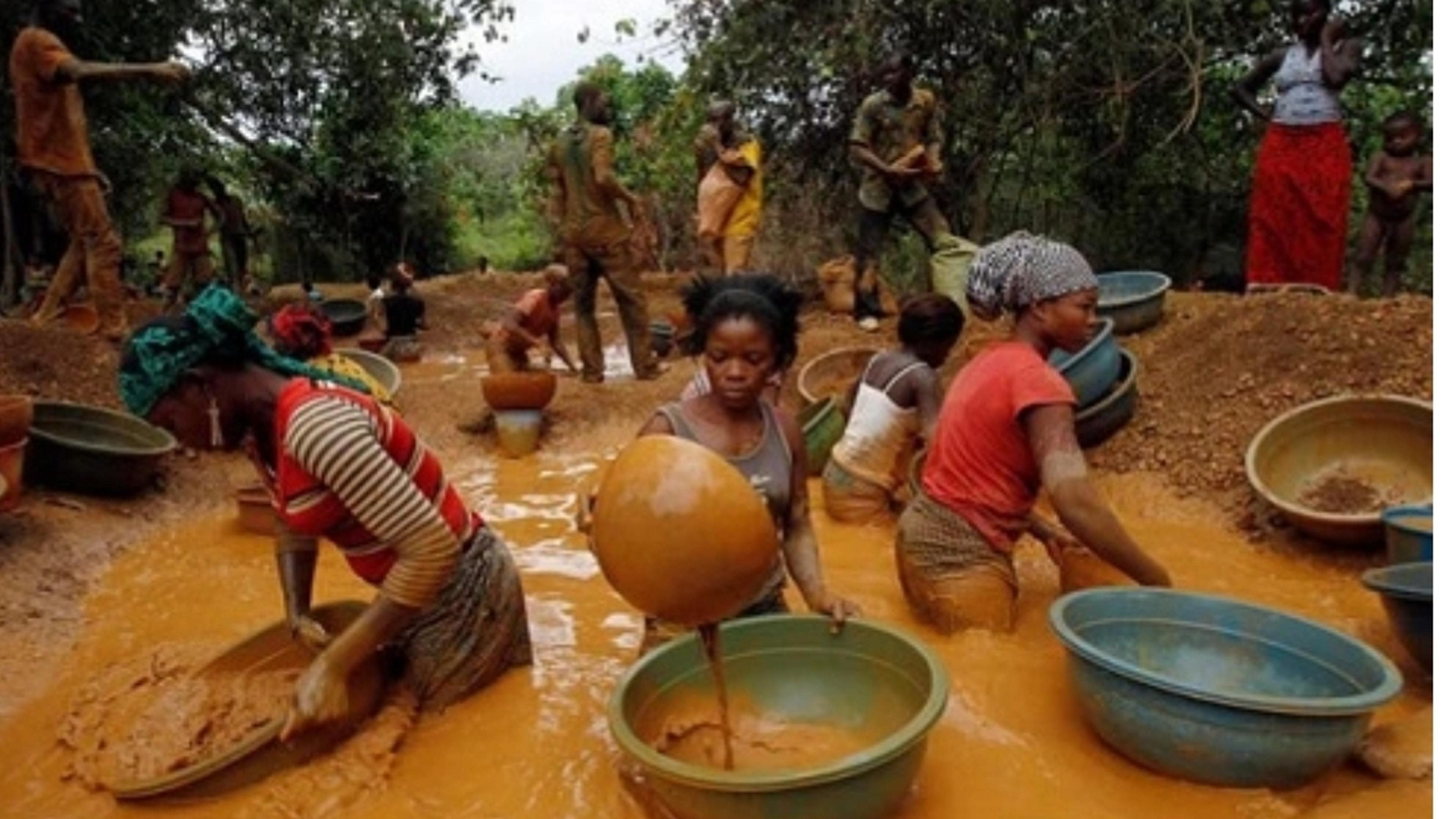 Fourteen people die in DR Congo after an illegal mine collapses on them