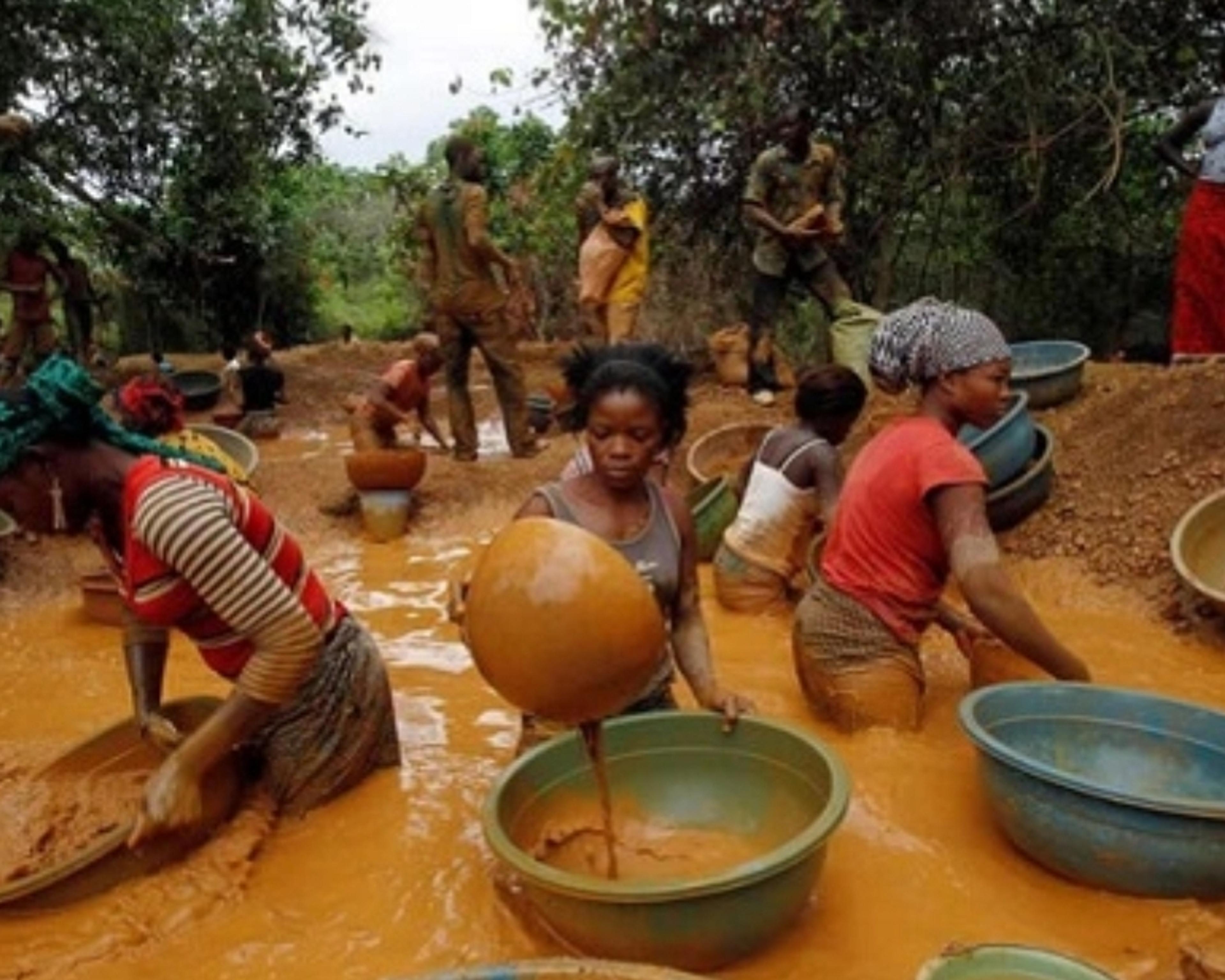 Fourteen people die in DR Congo after an illegal mine collapses on them