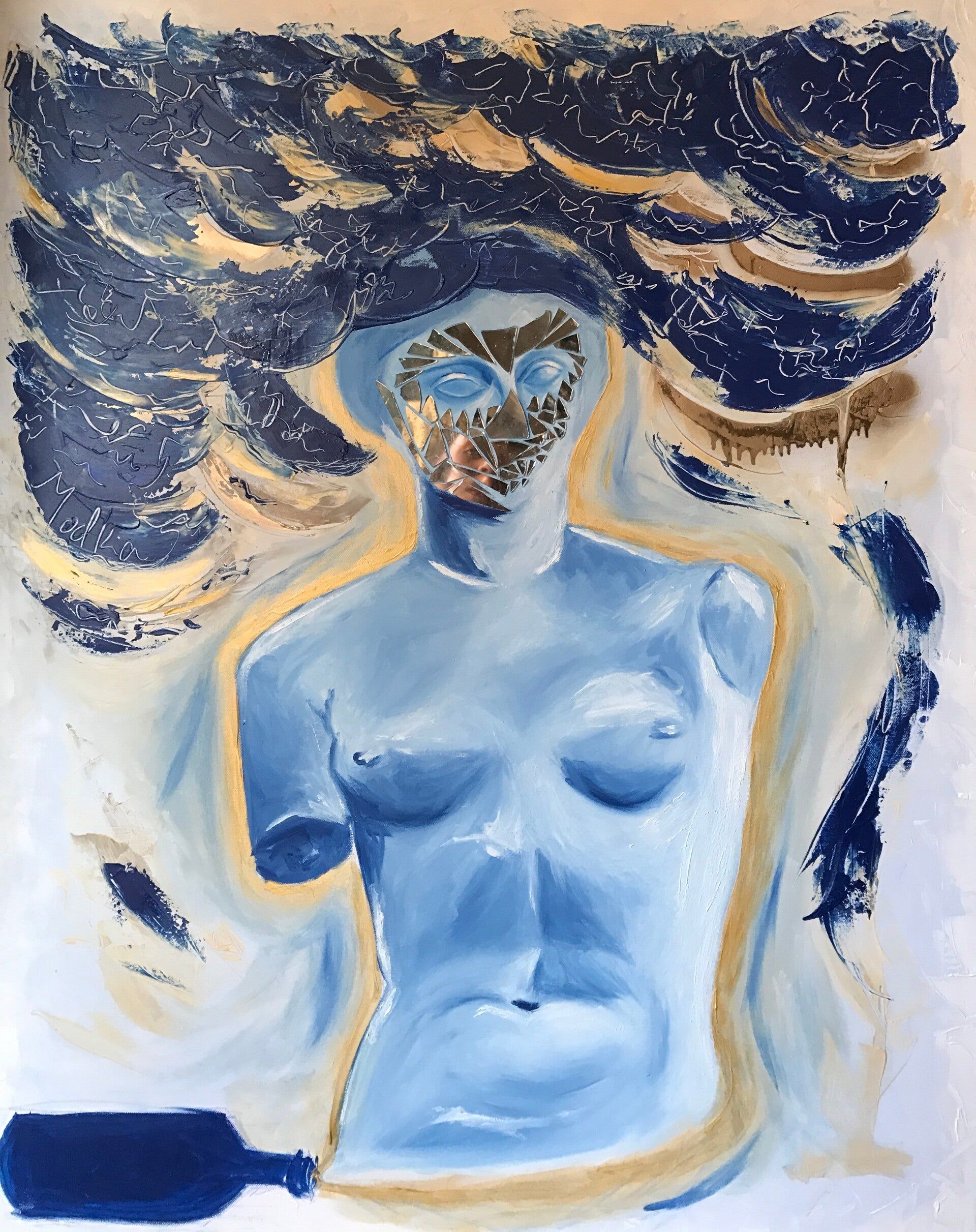 Buste de Vénus bleu dont le visage est fait d’éclats de miroir, sous une chevelure outremer et or.