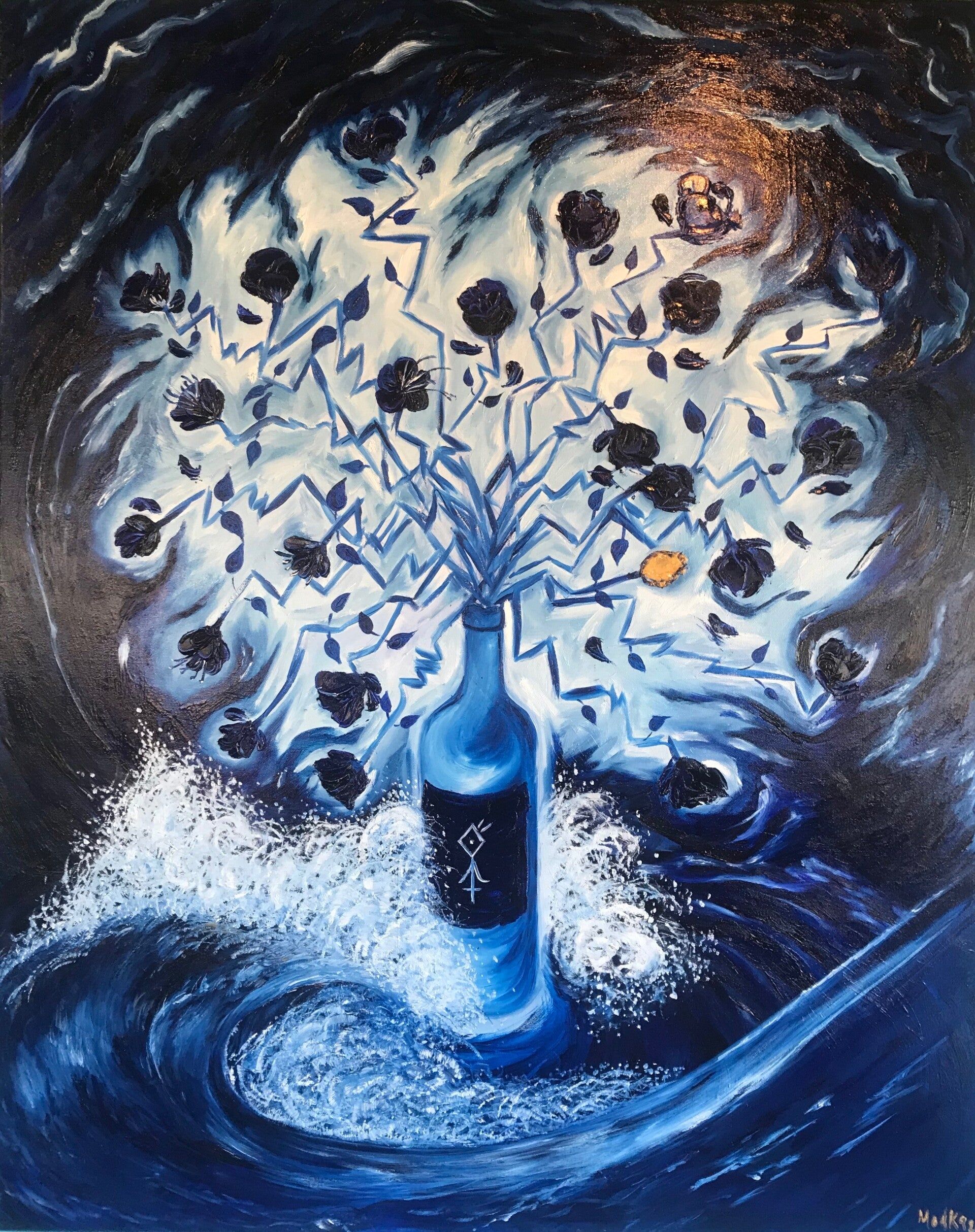 Une bouteille bleue d’où jaillit un bouquet de roses sombres, au cœur d’un tourbillon de vagues.