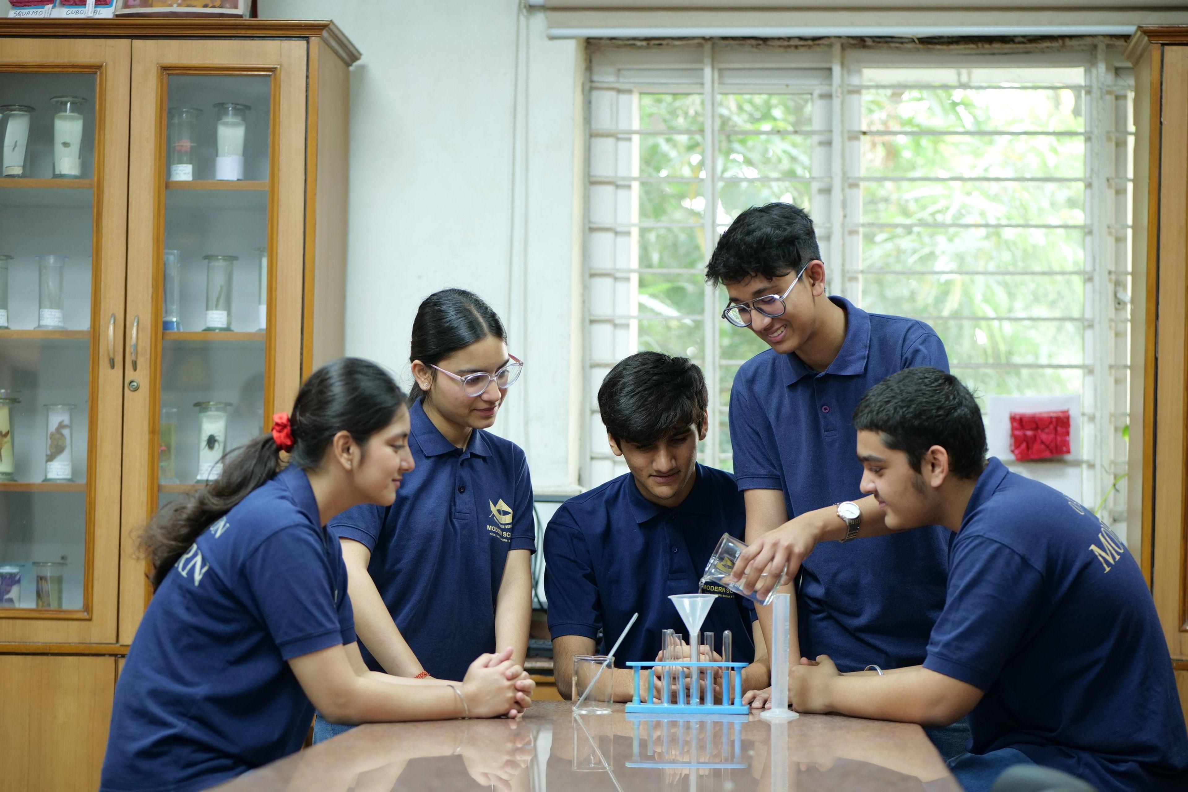 Senior students carrying out an experiment in the chemistry lab