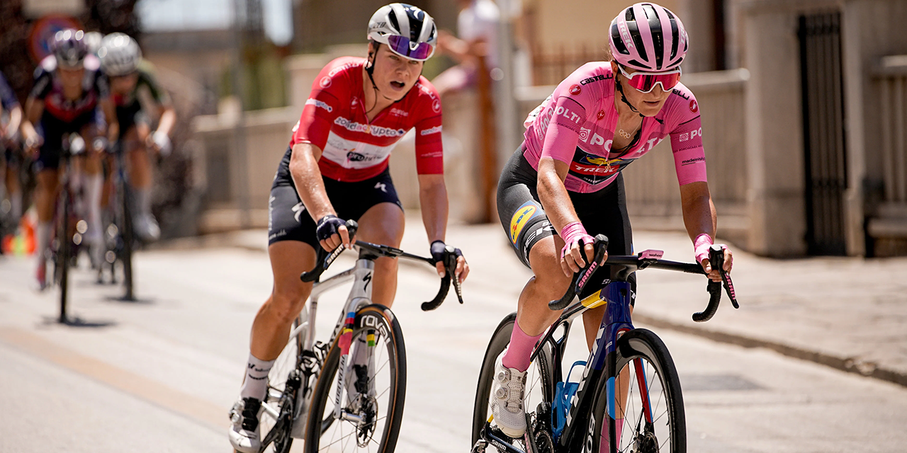 Balsamo in pink, and the climbers waiting their turn