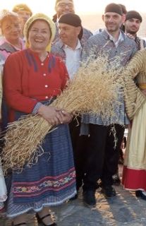 Χορευτές του Ομίλου γιορτάζουν το Θέρος ντυμένοι με παραδοσιακές φορεσιές Νεστάνης