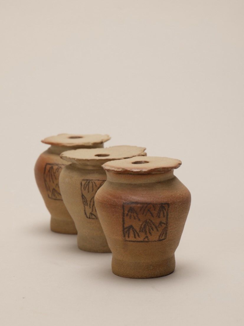 3 vases
