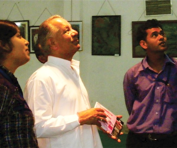 "Teen Divasiye Chitra Pradarshani”