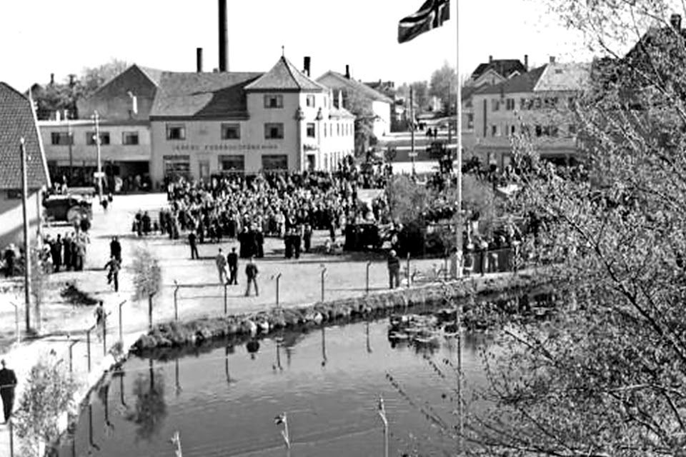 Aar 1913, den i 2. november avholdtes et almannamøte i på Time, hvor man ble enig om at danne en forening til Time Stations vel.