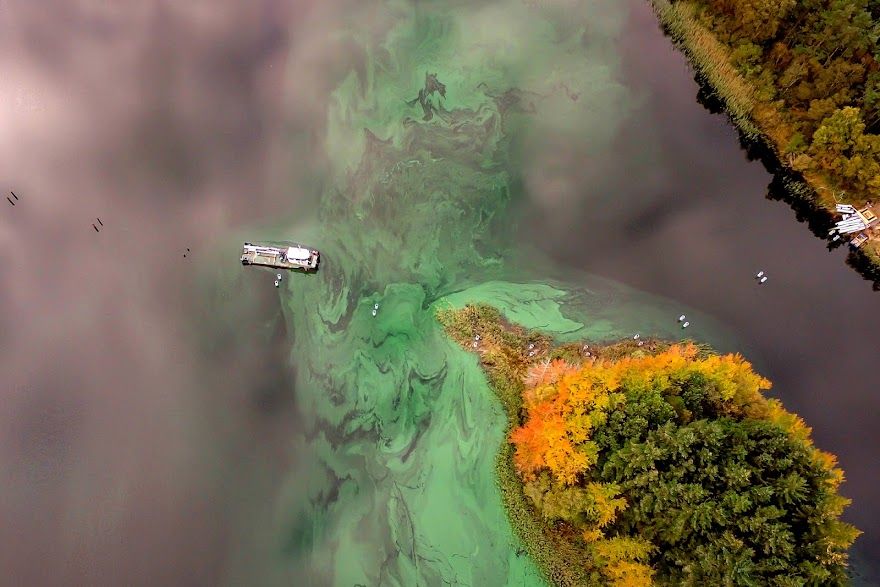 Se de flotte bildene av byggingen av Midtgardsormen, tatt med drone over Frøylandsvatnet.