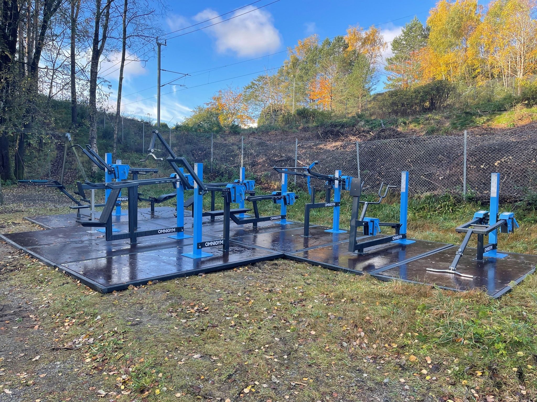 Brynes Vel og Time kommune har i samarbeid med leverandøren Omnigym laget et pilotprosjekt med 9 utplasserte ultrasolide treningsapparater, som er plassert på gamle lekeplassen (til venstre på høyde med Livsgledesletta i retning nordover).