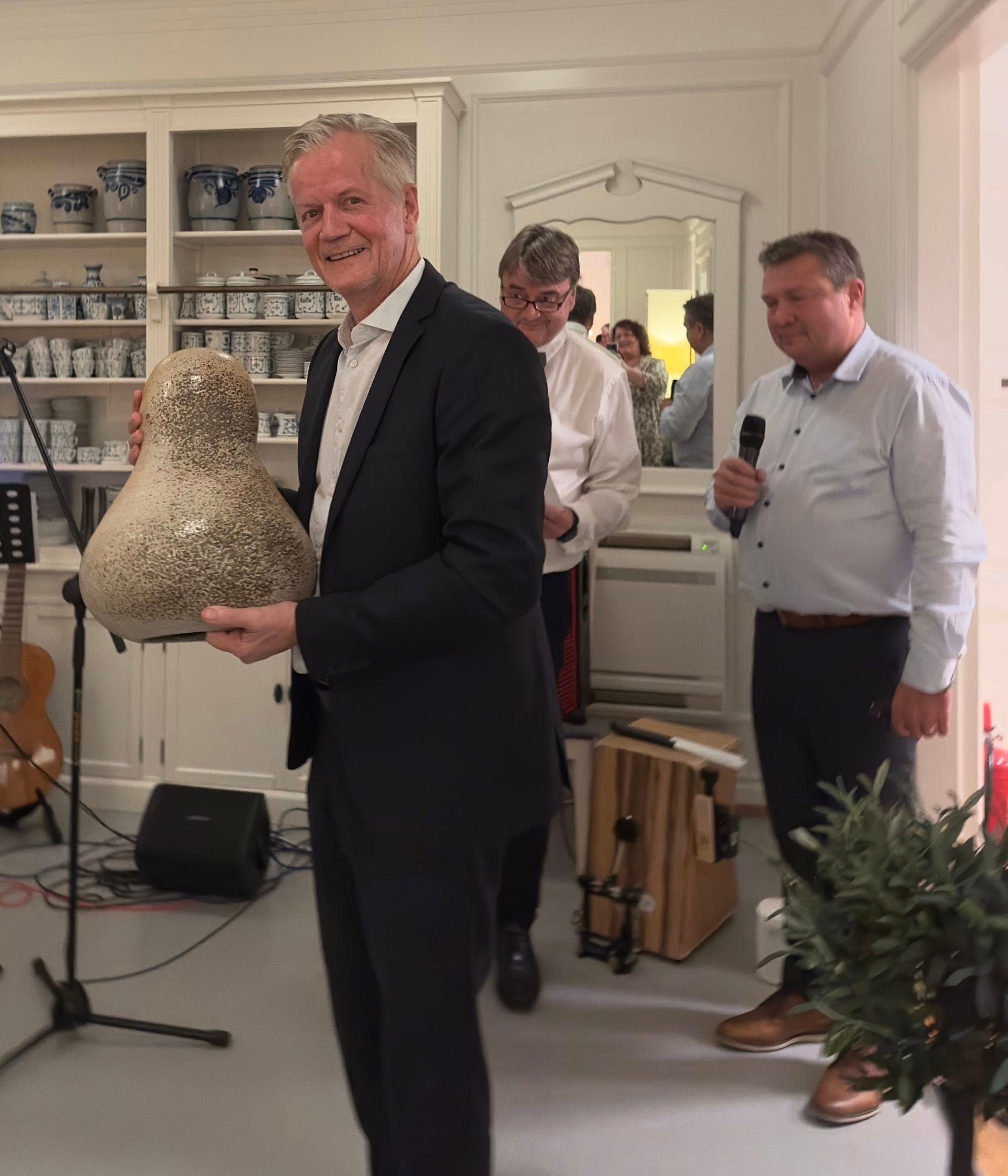 Forrige helg ble Olav Hetland utnevnt til æresmedlem i Brynes Vel under Haustfesten vi arrangerte– en velfortjent heder til en mann som i snart 20 år har vært selve drivkraften bak mye av det som gjør Bryne til en god plass å bo.