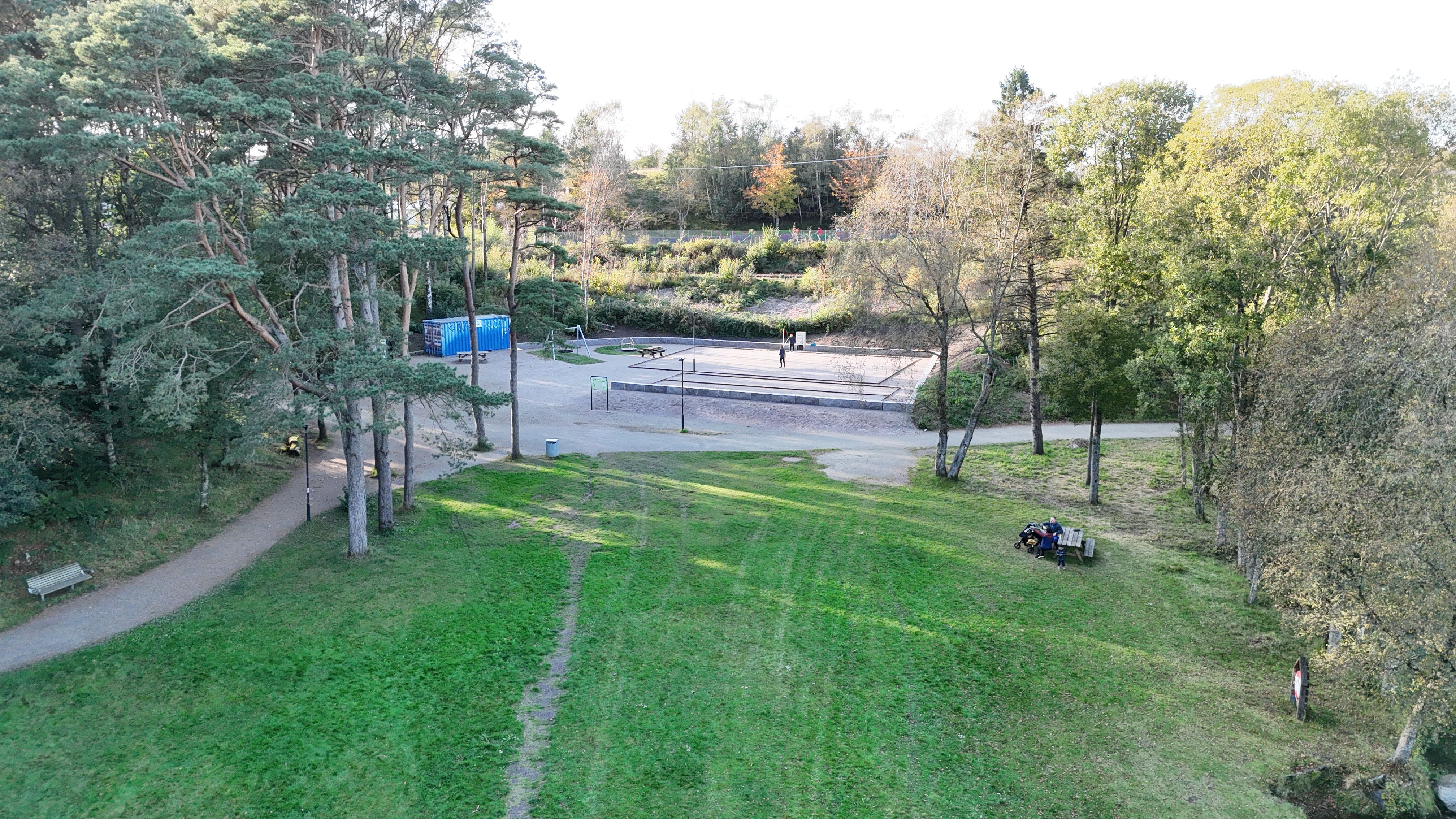 Brynes Vel ønsker å oppfordre deg til å bruke alle de ulike aktivitetene vi byr på i Sandtangen! Her har vi boccia-bane, krokettbane og en trimpark under tak. Vi har også en frisbeegolf-bane, en egen frukthage og en hundepark. Velkommen til Sandtangen!