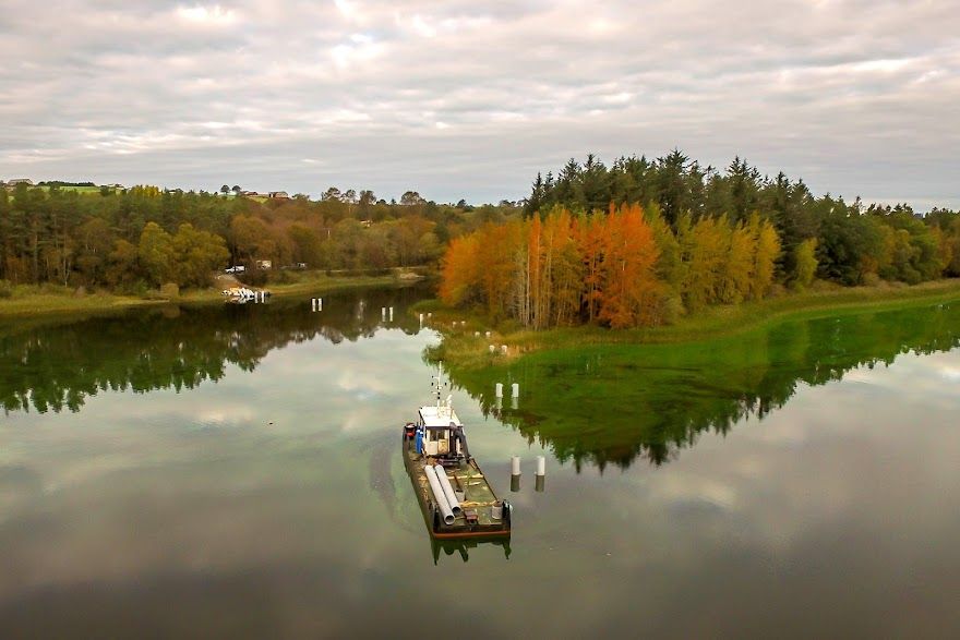 Se de flotte bildene av byggingen av Midtgardsormen, tatt med drone over Frøylandsvatnet.