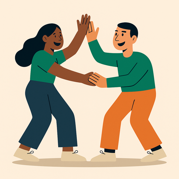 En mann og en kvinne gir hverandre en klapp på hendene.