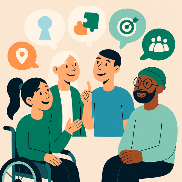 En kvinne i rullestol snakker med en gruppe mennesker.