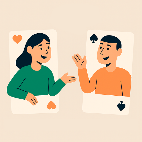En mann og en kvinne snakker sammen bak spillkort.