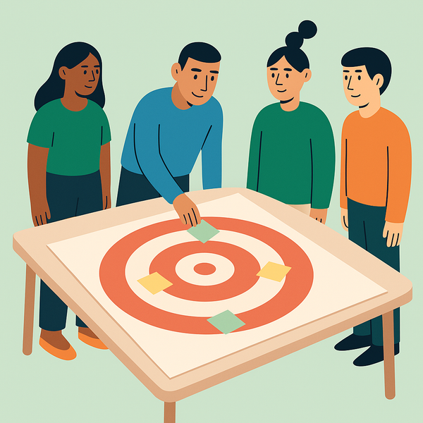 En gruppe mennesker står rundt et bord med en målskive på.