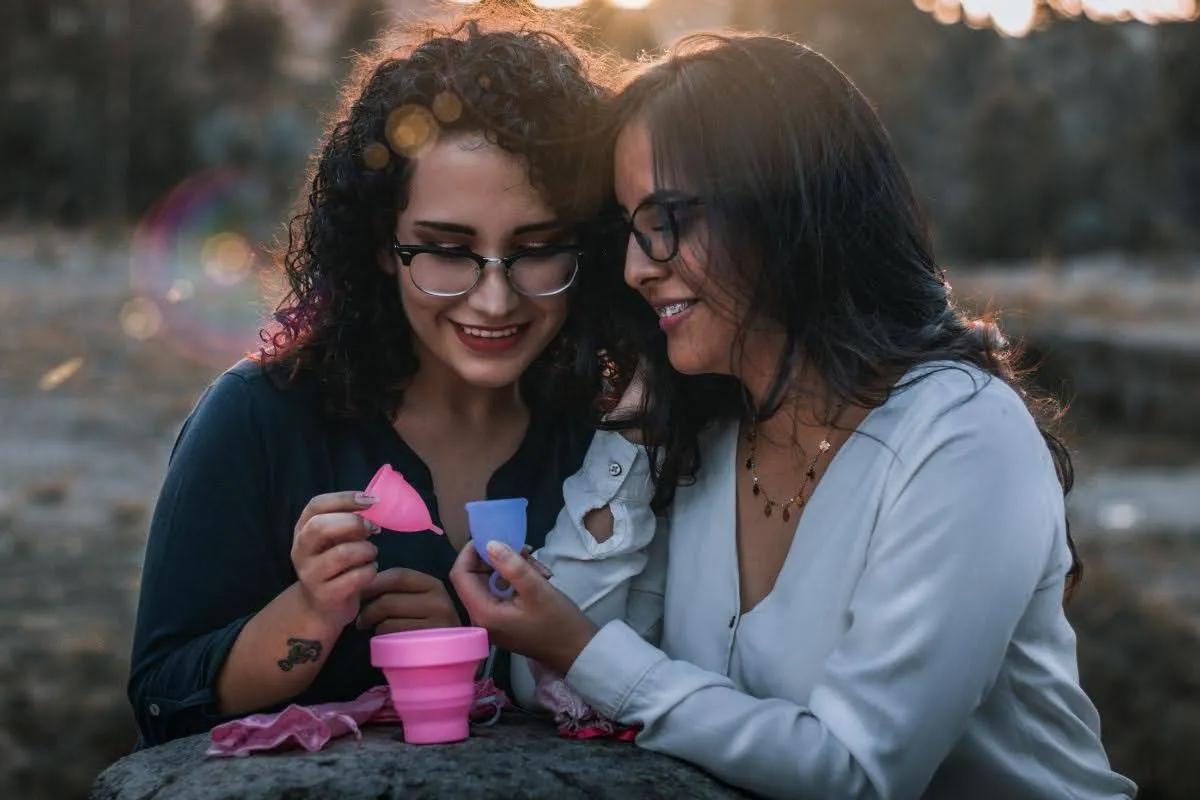 How to Use a Menstrual Cup? Are They Safe? | A Brain-First Guide