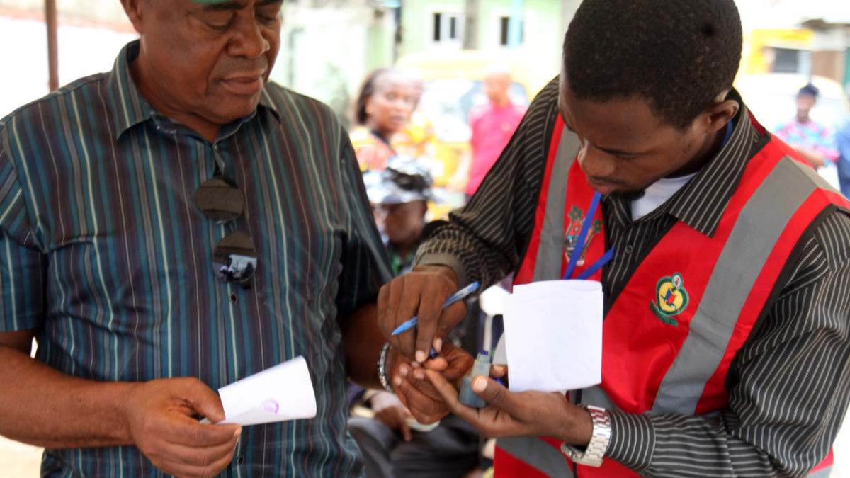 Imagen de la noticia: When Nigeria’s Election Technology Cannot Recognize the Voter (Tech Policy Press)