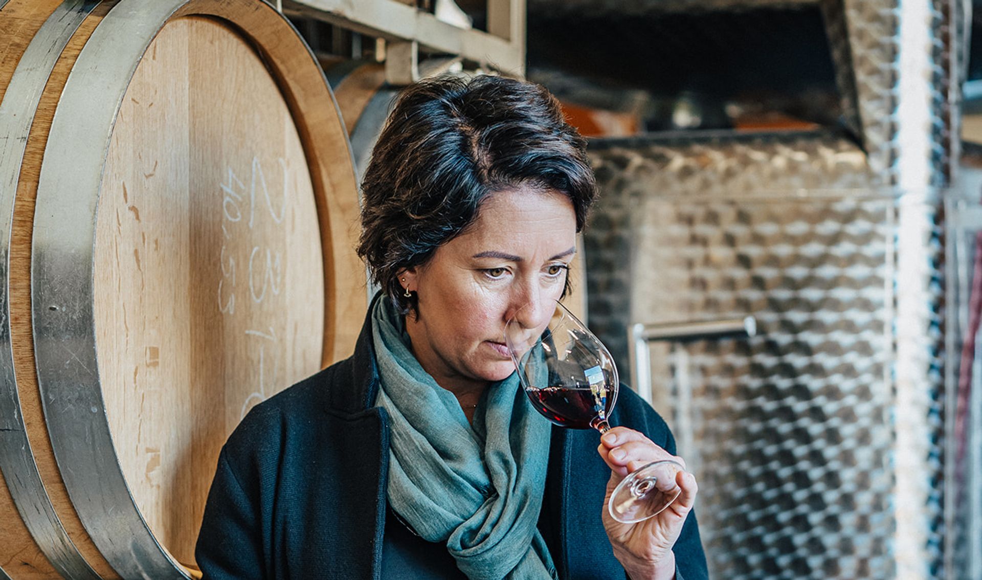 Pénélope Roche tasting wine