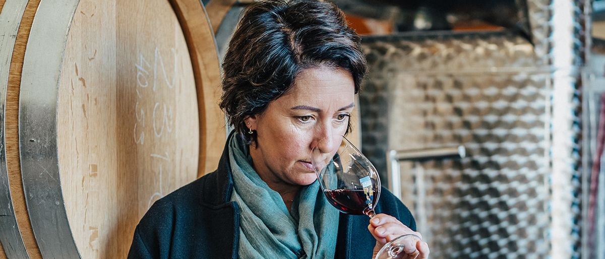 Pénélope Roche tasting wine