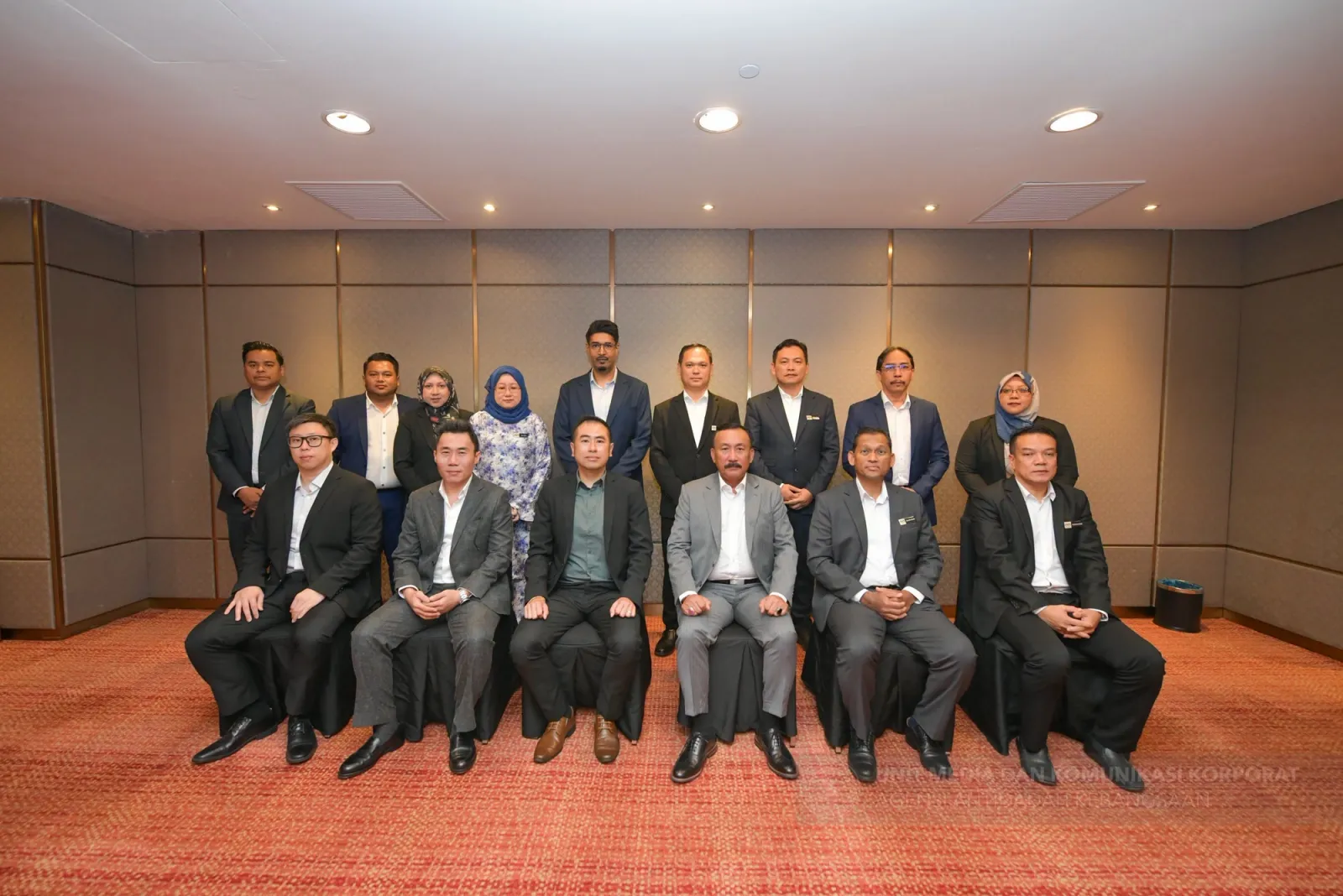 Delegasi AADK dan CNB Singapura bergambar selepas mesyuarat dua hala