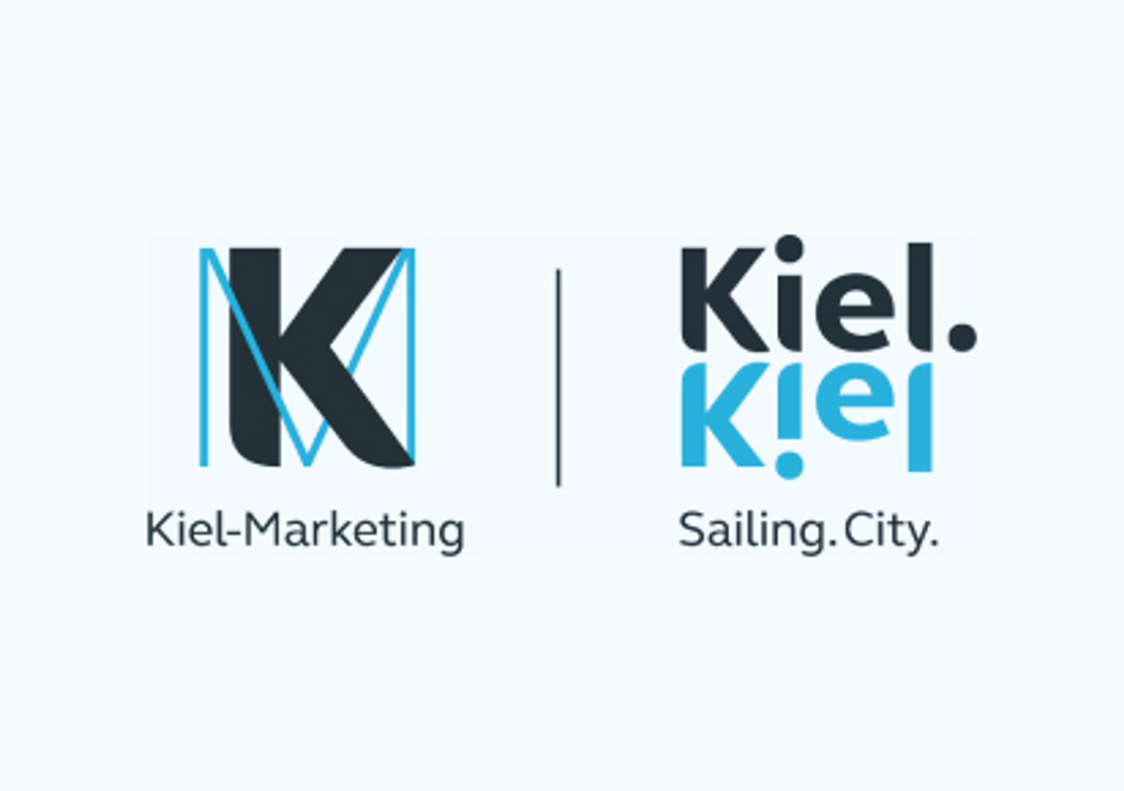 Logo von Kiel Sailing City mit blauem und weißem Text